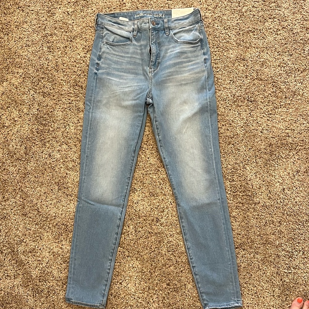 American Eagle The Dream Jean.   Super High Rise Jegging. Cloud wash Size 8